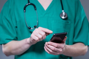 Oszczędność dla przychodni, wygoda dla pacjenta – SMS w służbie zdrowia 
